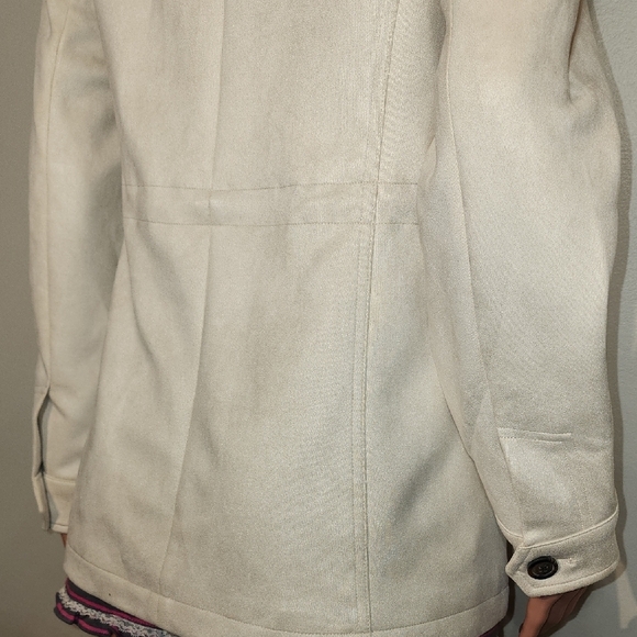 Rachel Cream Utility Jacket with Structured Design - Picture 11 of 15